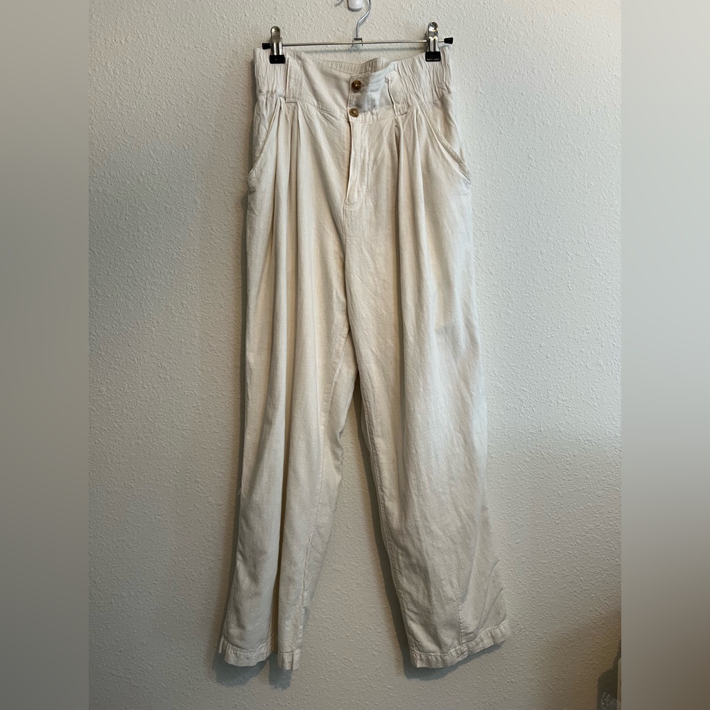 #830 Urban Outfitters Cream Pleated Ankle Trousers